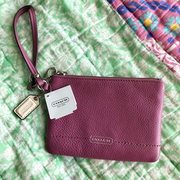 Coach Handbags - NWT Coach 🌸 Leather Lilac Wristlet Wallet